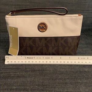 NWT Michael Kors MD Pouch